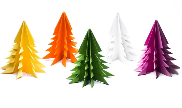 Papier Weihnachtsbäume Isoliert Auf Weißem Hintergrund — Stockfoto