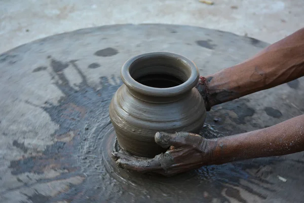 Mains Travaillant Sur Roue Poterie Faire Pot — Photo