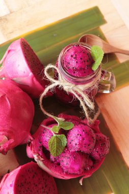 Taze dragon meyve ile güler yüzlü lezzetli organik