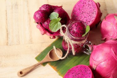 Taze dragon meyve ile güler yüzlü lezzetli organik