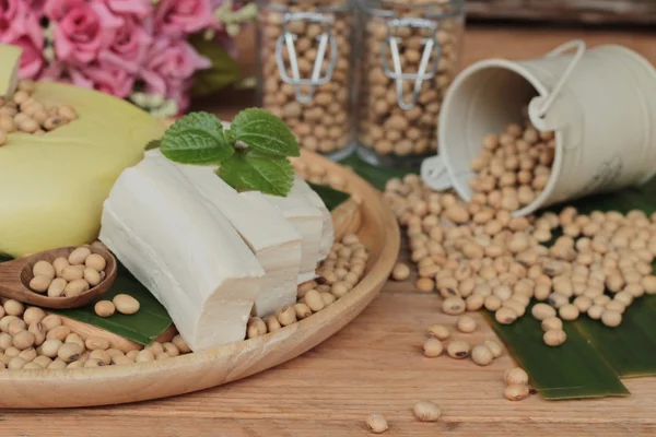 Tofu för matlagning och sojabönor — Stockfoto
