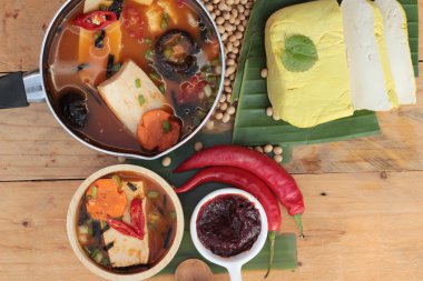 Kore tofu kimchi çorbası geleneksel lezzetlidir