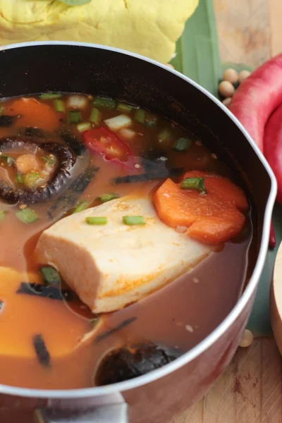 La soupe coréenne au tofu kimchi traditionnelle est délicieuse — Photo