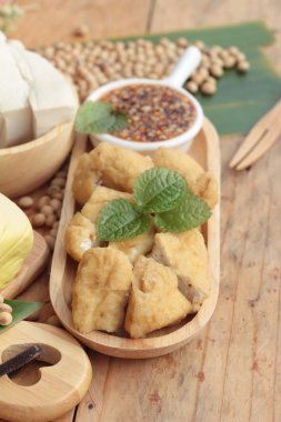 Kızarmış tofu, Çin vejetaryen yemek sosu ile