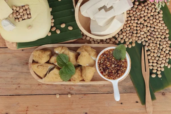 Kızarmış tofu, Çin vejetaryen yemek sosu ile — Stok fotoğraf