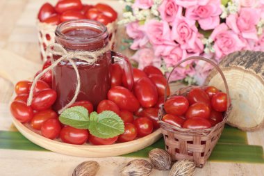 Domates suyu ve armut kiraz domates.