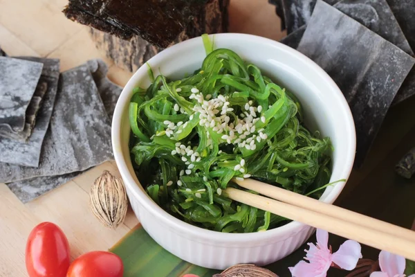 Algensalat ist köstlich und trocknet Algen. — Stockfoto