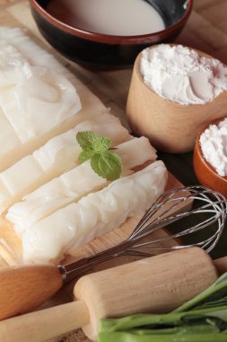 Pirinç şehriye düz ahşap arka plan yapma