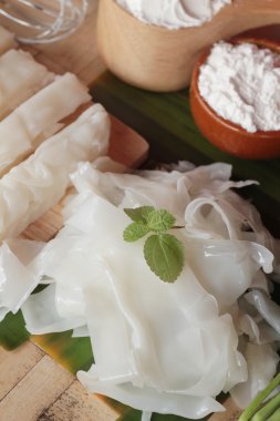 Pirinç şehriye düz ahşap arka plan yapma