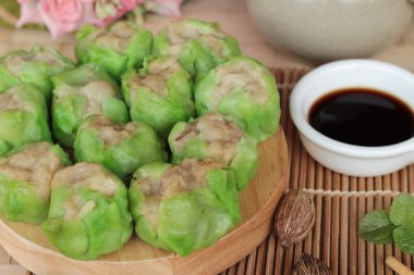 Çince buğulanmış hamur tatlısı soslu lezzetli