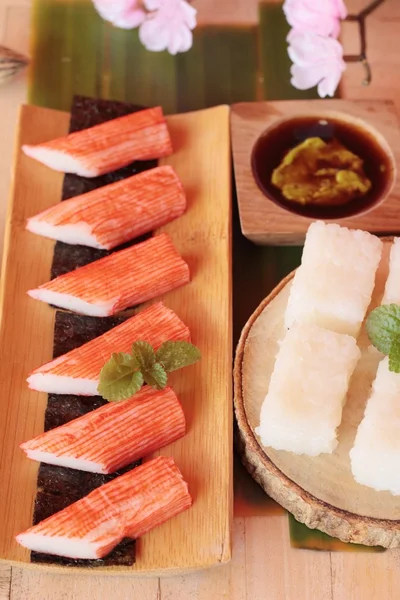 Caranguejo com molho wasabi e fazer sushi — Fotografia de Stock