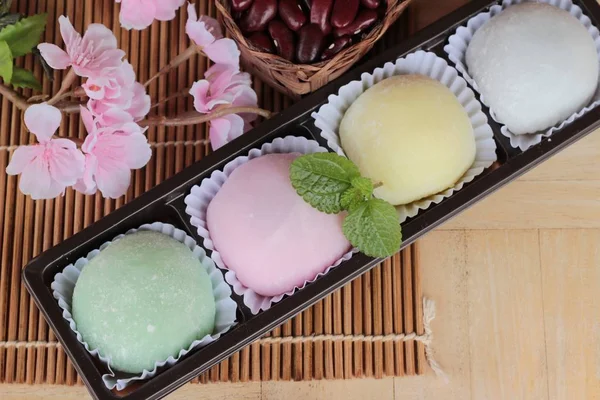 Daifuku Mochi japońskiej deser i gorącej herbaty — Zdjęcie stockowe