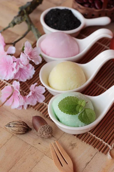 Daifuku Mochi Postre japonés y té caliente — Foto de Stock