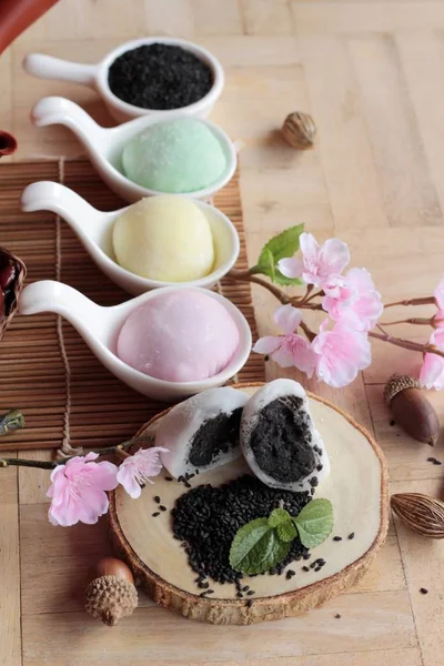 Daifuku Mochi japán desszert és forró teát — Stock Fotó