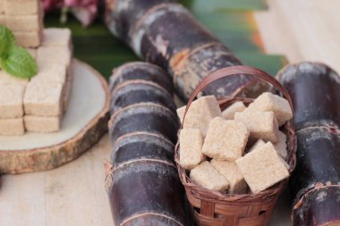 Kahverengi şeker küpleri organik ve kamışı