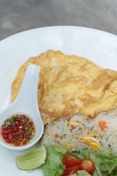 Fried rice with crab and omelet delicious. — Stock Photo, Image