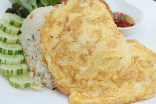 Smažená rýže s kraby a omeletu lahodné. — Stock fotografie