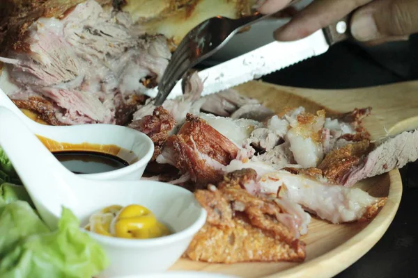 El nudillo de cerdo frito es comida tradicional alemana —  Fotos de Stock