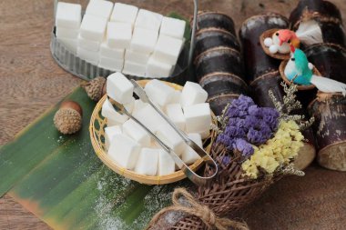 Beyaz şeker küpleri organik ve kamışı