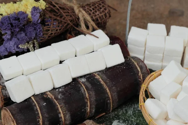 Vita sockerbitar är ekologisk och sockerrör — Stockfoto