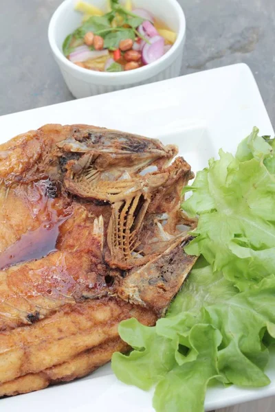 Fried snapper with fish sauce and spicy salad. — Stock Photo, Image