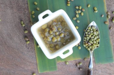 Haşlanmış yeşil fasulye şurup lezzetlidir