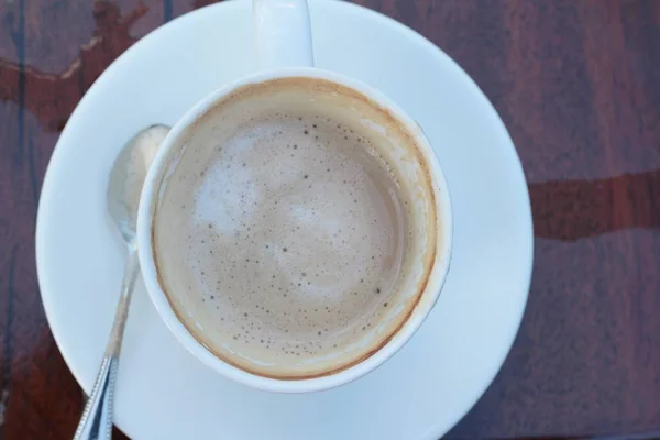 Kaffee-Espresso in Tasse auf Holz Hintergrund. — Stockfoto