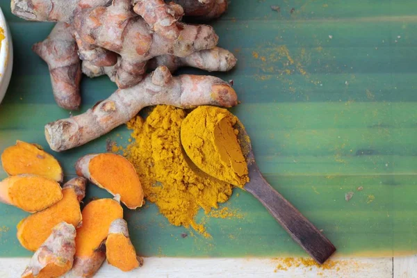 Turmeric powder and fresh root is herb — Stock Photo, Image