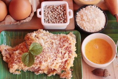 (Domuz pirzola tonkatsu tava ile kızarmış domuz yapmak)