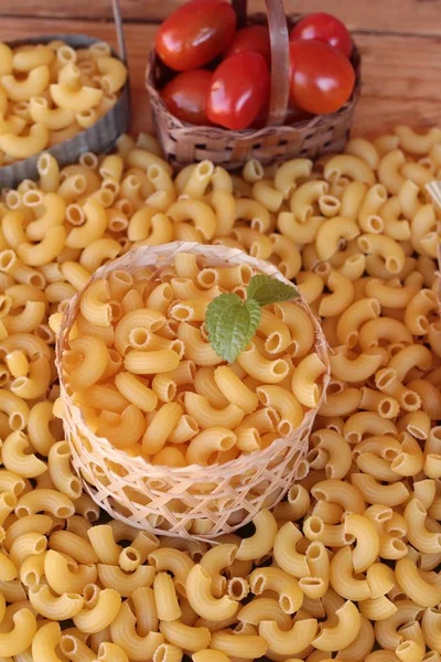 RAW small gul makaroner pasta för matlagning — Stockfoto