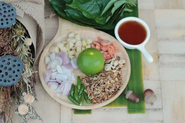 Miang kham - Blatt-Wrap-Vorspeise ist köstlich. — Stockfoto