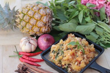 Domuz eti lezzetli Pan ile ananas köri