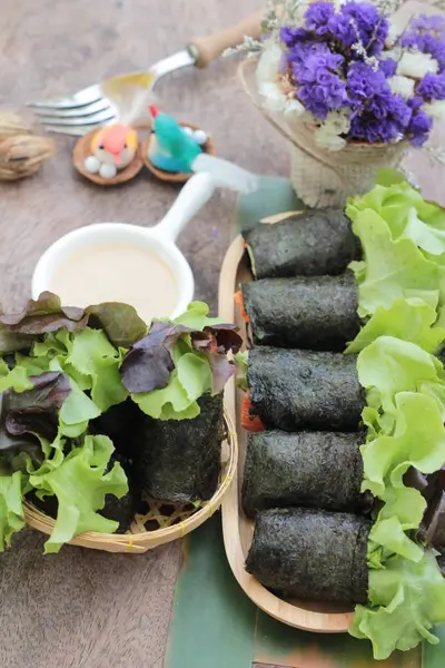 Fresh vegetable salad roll with seaweed and dressing — Stock Photo, Image