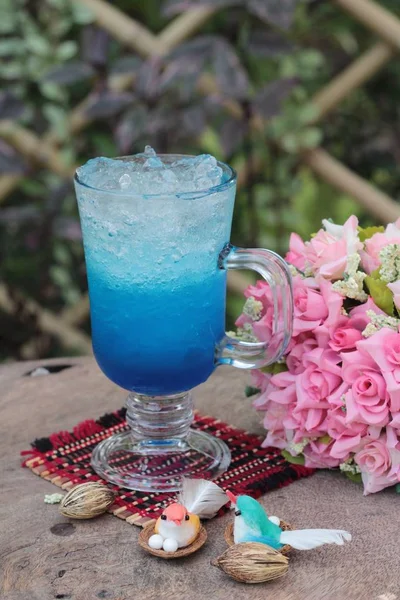 Blue lemon soda drinking on wood background. — Stock Photo, Image