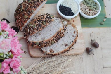 Kepekli ekmek karışımı tohum tahıl tahıllar ile.