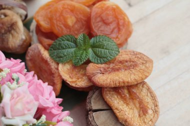 Kurutulmuş kayısı ve karışık kuru meyve lezzetli