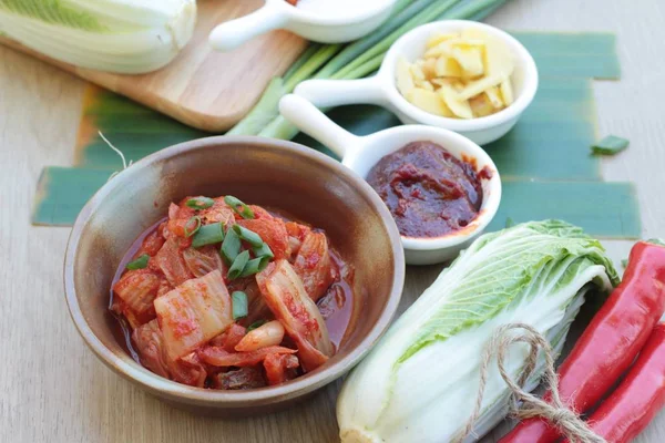 Kimchi de la cuisine coréenne traditionnelle est délicieux — Photo