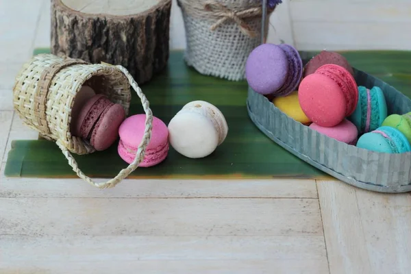 Macarrones de postre francés con colorido es delicioso —  Fotos de Stock