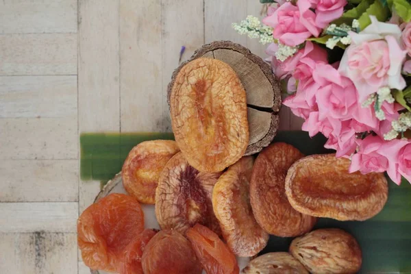 Sušené meruňky a je vynikající směs sušeného ovoce — Stock fotografie