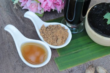 Çim jöle şurubu ve içki ile lezzetlidir.