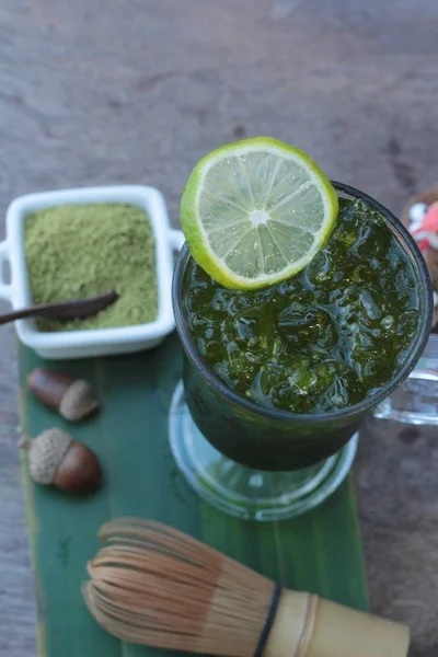 Iced green tea with lemon and matcha tea powder