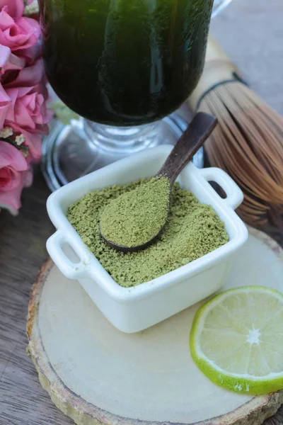 Mrożona zielona herbata z cytryną i matcha herbaty proszku — Zdjęcie stockowe
