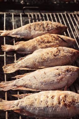 soba üzerinde ızgara balık.