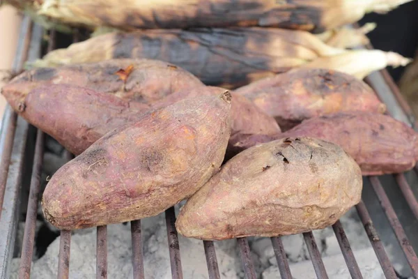 Yams Burn, Sweet Potato på ovnsgrill . – stockfoto