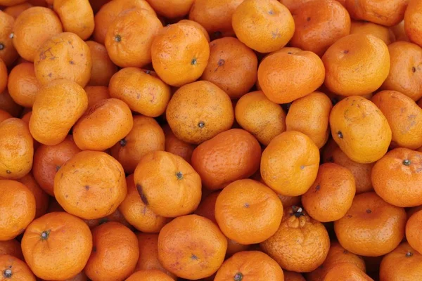 Orangenfrüchte auf dem Markt. — Stockfoto
