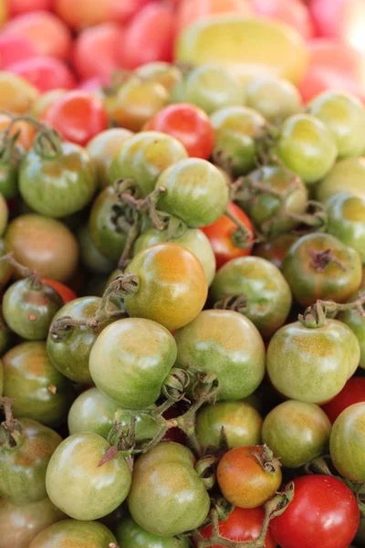 Verse tomaten op de markt. — Stockfoto