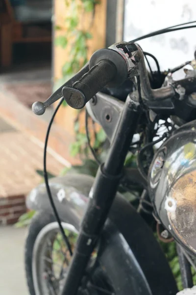 Motocicleta estilo vintage velho . — Fotografia de Stock