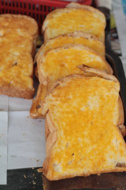 Ekmek tost lezzetli şeker ve tereyağı ile.