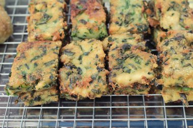 sarımsak chives ile lezzetli dolma pişmiş hamur tatlısı.