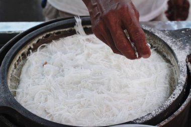 Tava keki yapım belgili tanımlık çarşı içinde lezzetlidir.